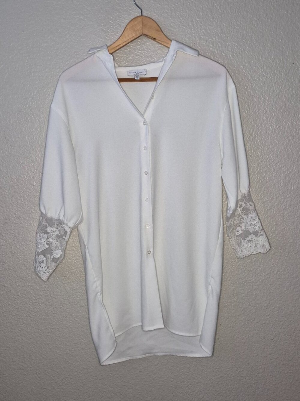 Maison D' Amelie Womens White Button Up  Blouse Size: X- Small W/ Lace Sleeves